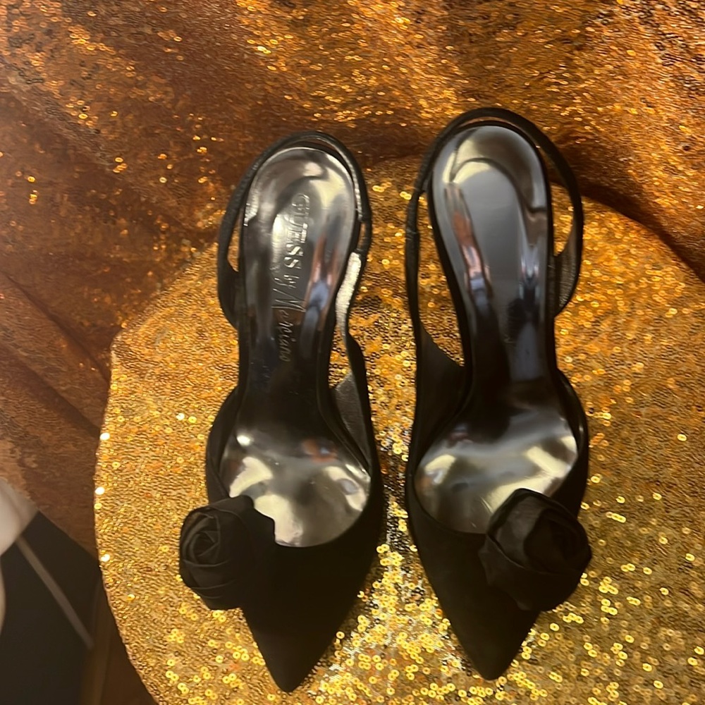 Guess by Marciano Satin Flower pointed-toe Slingback Heels Black Sz.7